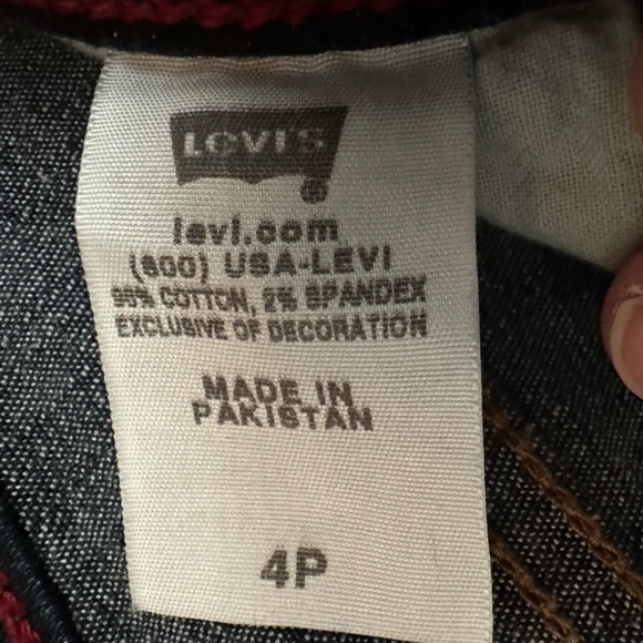 Levi's Denim 512 Capris - Picture 5 of 8